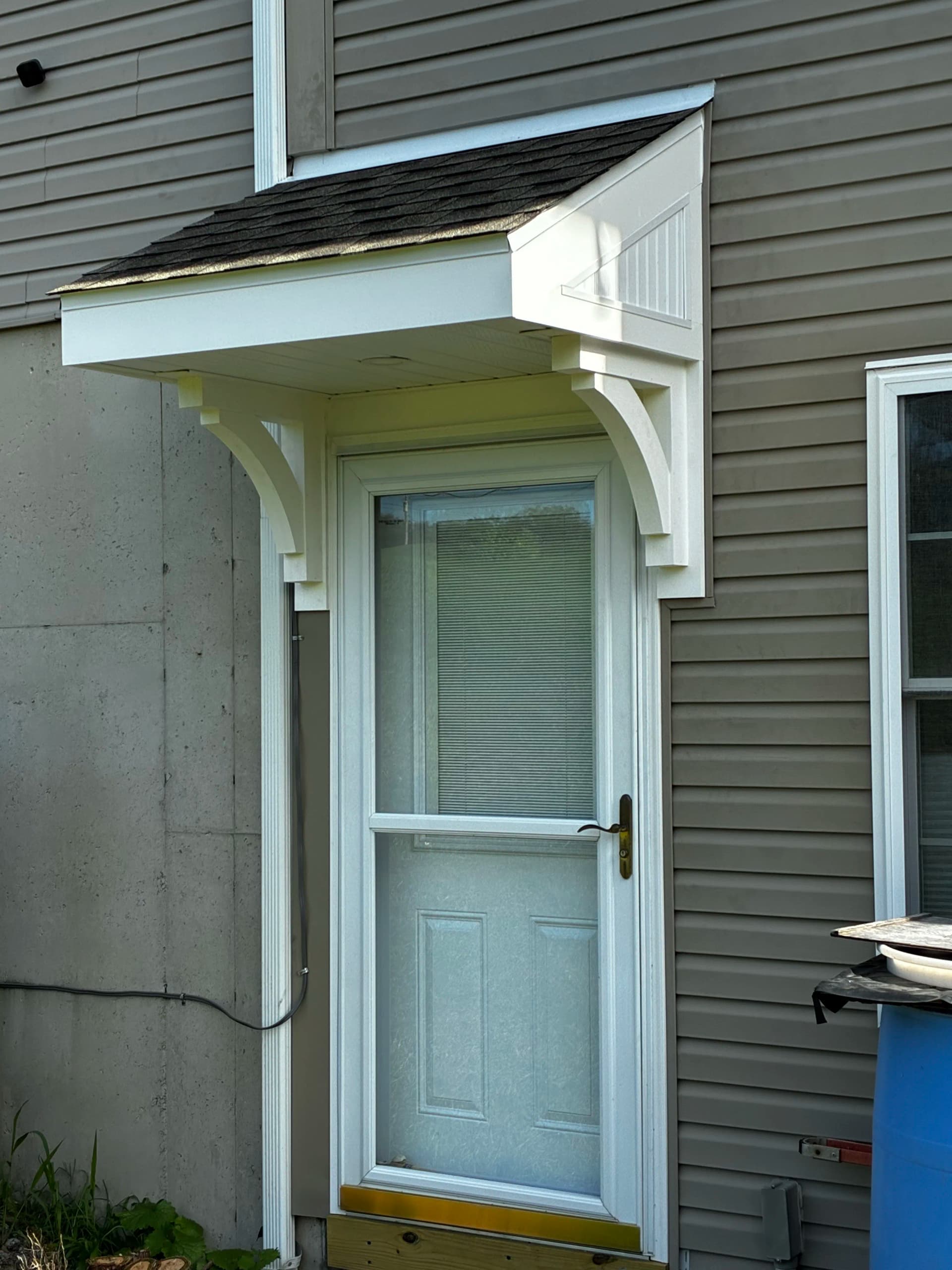 Gallery photos for Decorative Entry Brackets That Pull the Whole Look Together: Image #1
